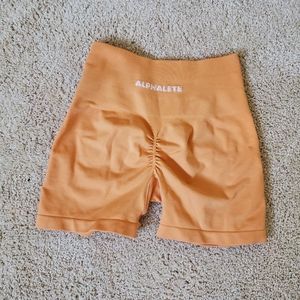 Alphalete Amplify Shorts Cheeky Coral XS